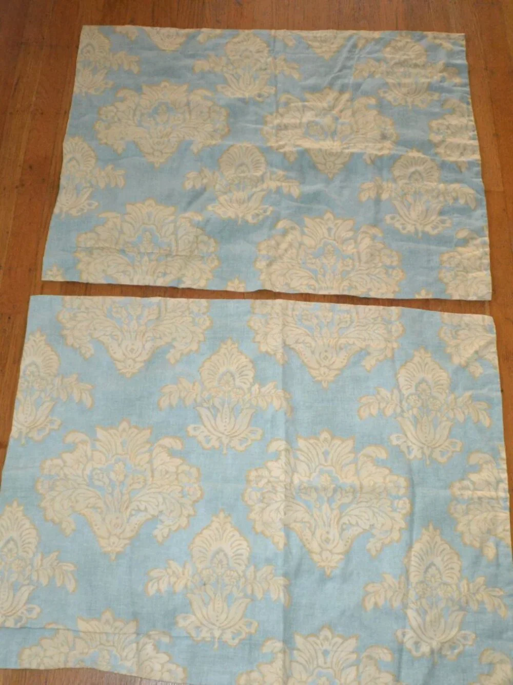 2 Pottery Barn Damask Floral 55% Linen 45% Cotton Blue/Cream/Gold STANDARD Shams